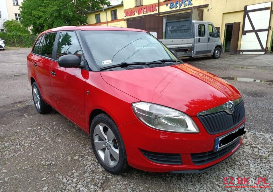 2012' Skoda Fabia photo #2