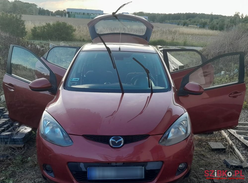 2007' Mazda 2 photo #5