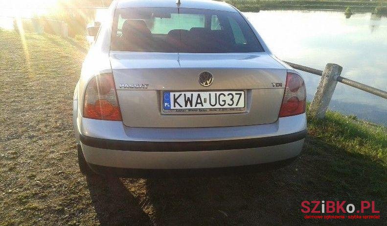 2004' Volkswagen Passat photo #2