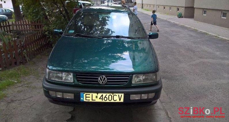 1995' Volkswagen Passat photo #2