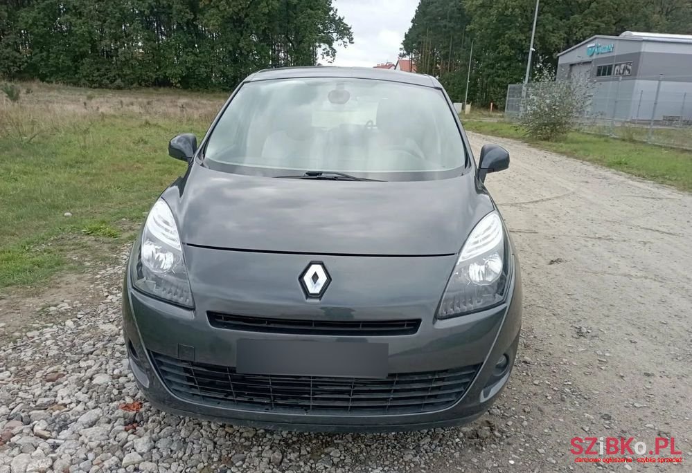 2010' Renault Grand Scenic photo #1