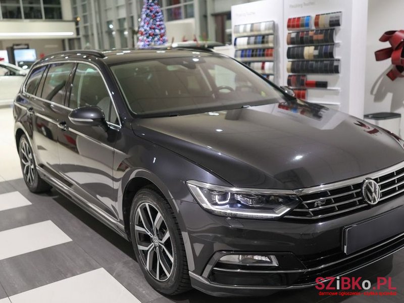 2018' Volkswagen Passat photo #2