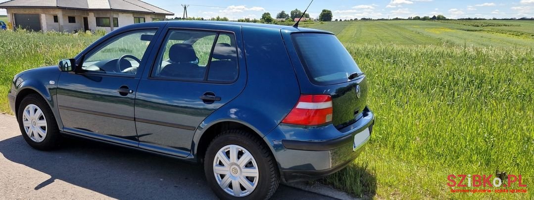 2003' Volkswagen Golf photo #3