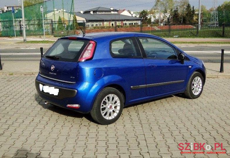 2011' Fiat Punto photo #1