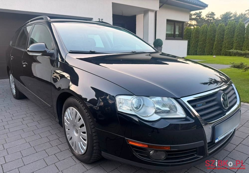 2010' Volkswagen Passat photo #1