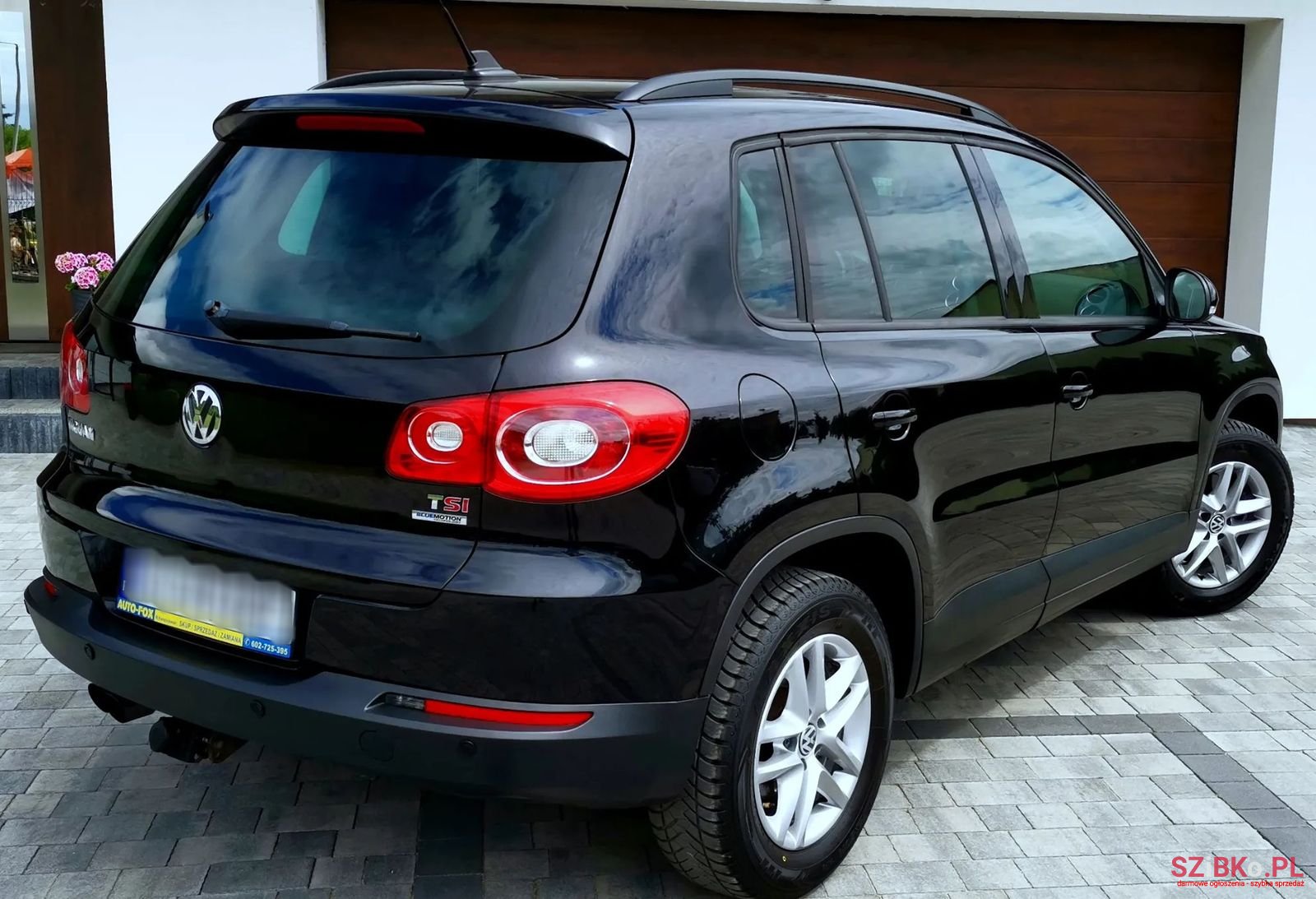 2011' Volkswagen Tiguan photo #6