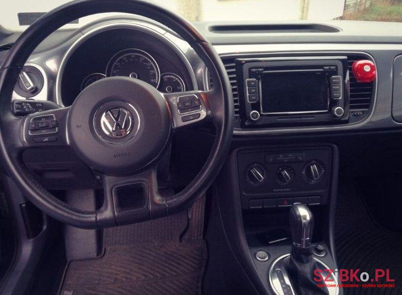 2014' Volkswagen New Beetle photo #2