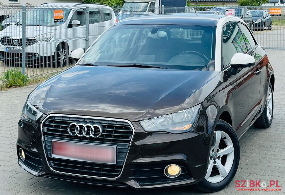 2011' Audi A1 1.6 Tdi S Line Sportpaket photo #2