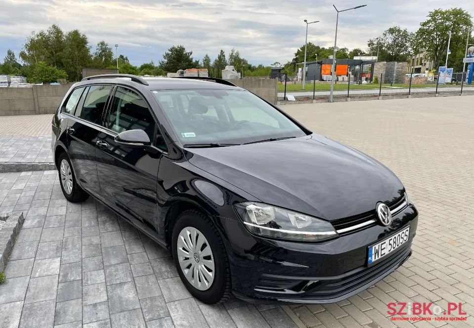 2018' Volkswagen Golf photo #4