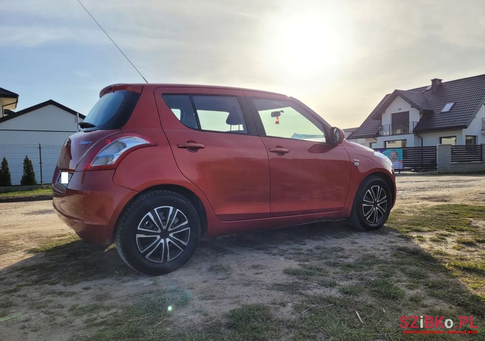 2011' Suzuki Swift photo #2