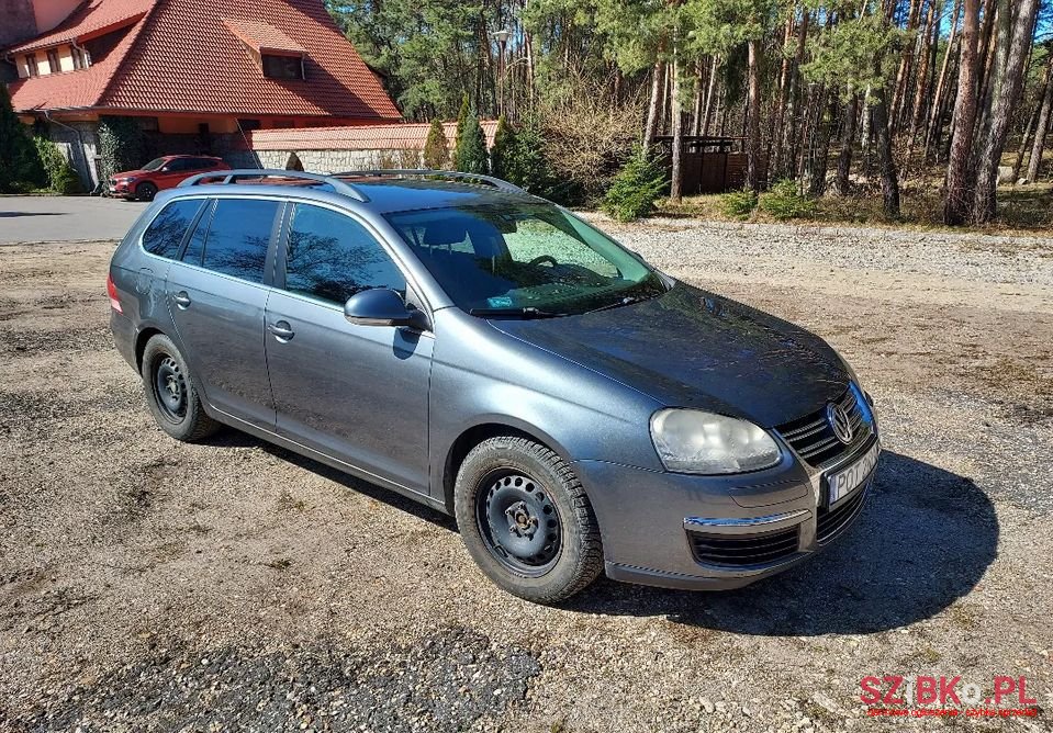 2009' Volkswagen Golf photo #3