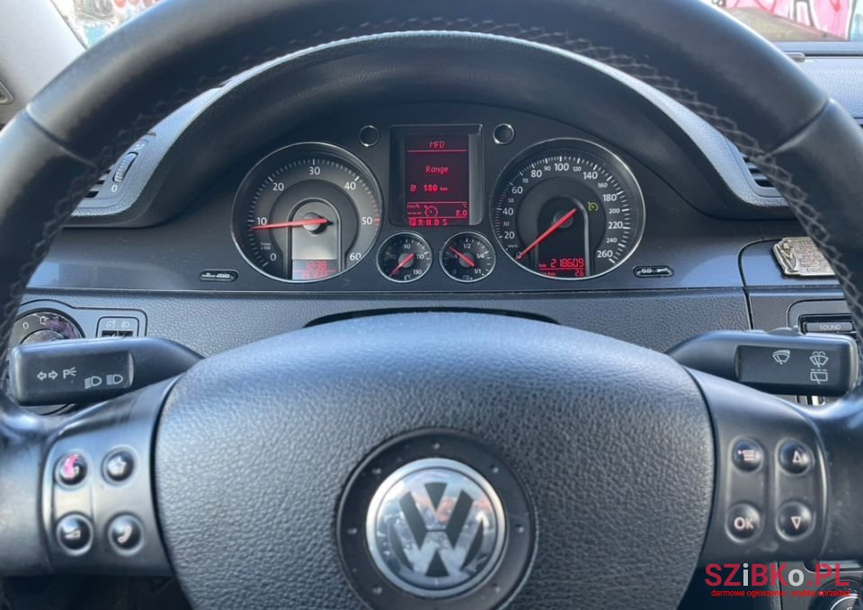 2006' Volkswagen Passat photo #4