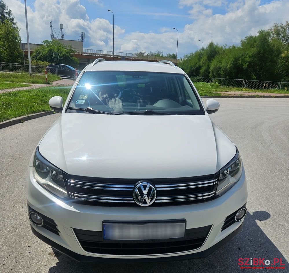 2011' Volkswagen Tiguan photo #6