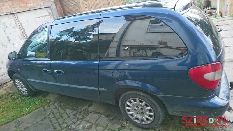 2002' Chrysler Grand Voyager photo #1