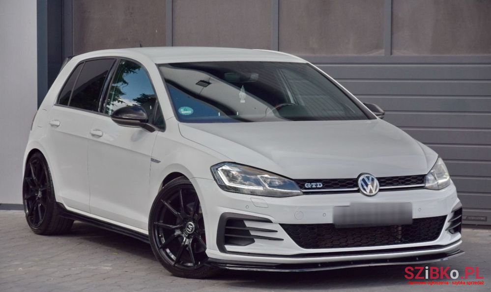 2018' Volkswagen Golf photo #2
