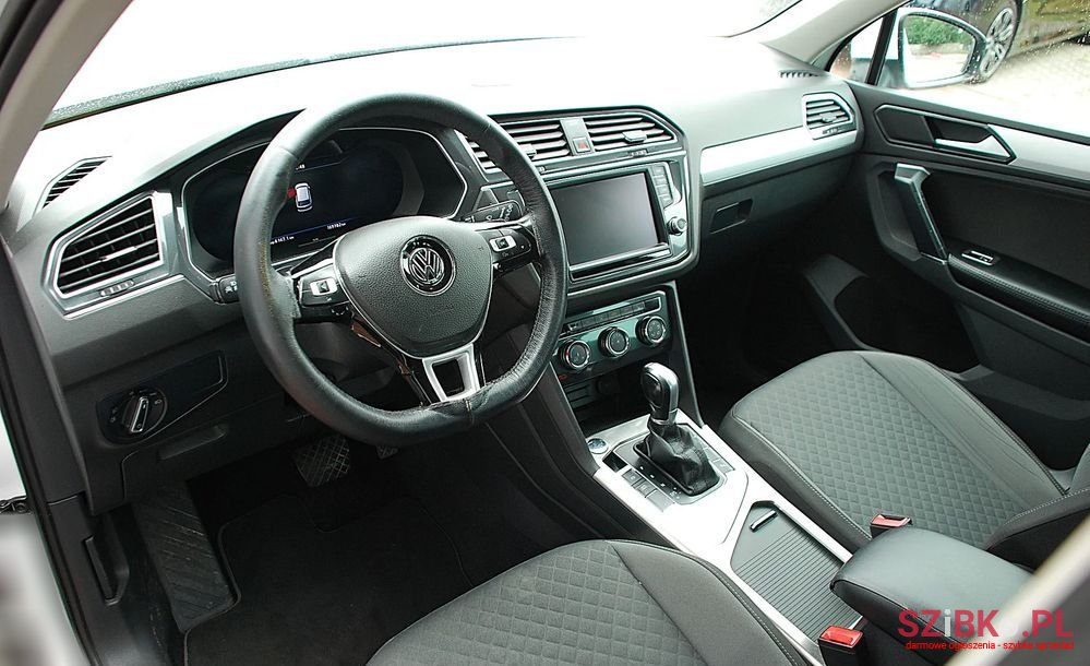 2016' Volkswagen Tiguan photo #4