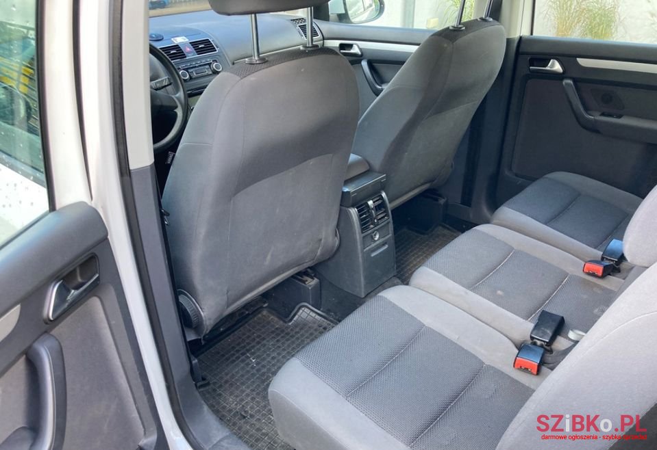 2010' Volkswagen Touran photo #6