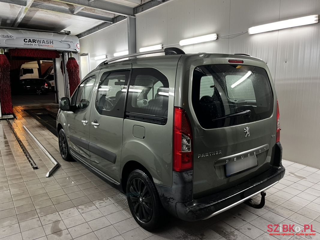 2011' Peugeot Partner photo #3