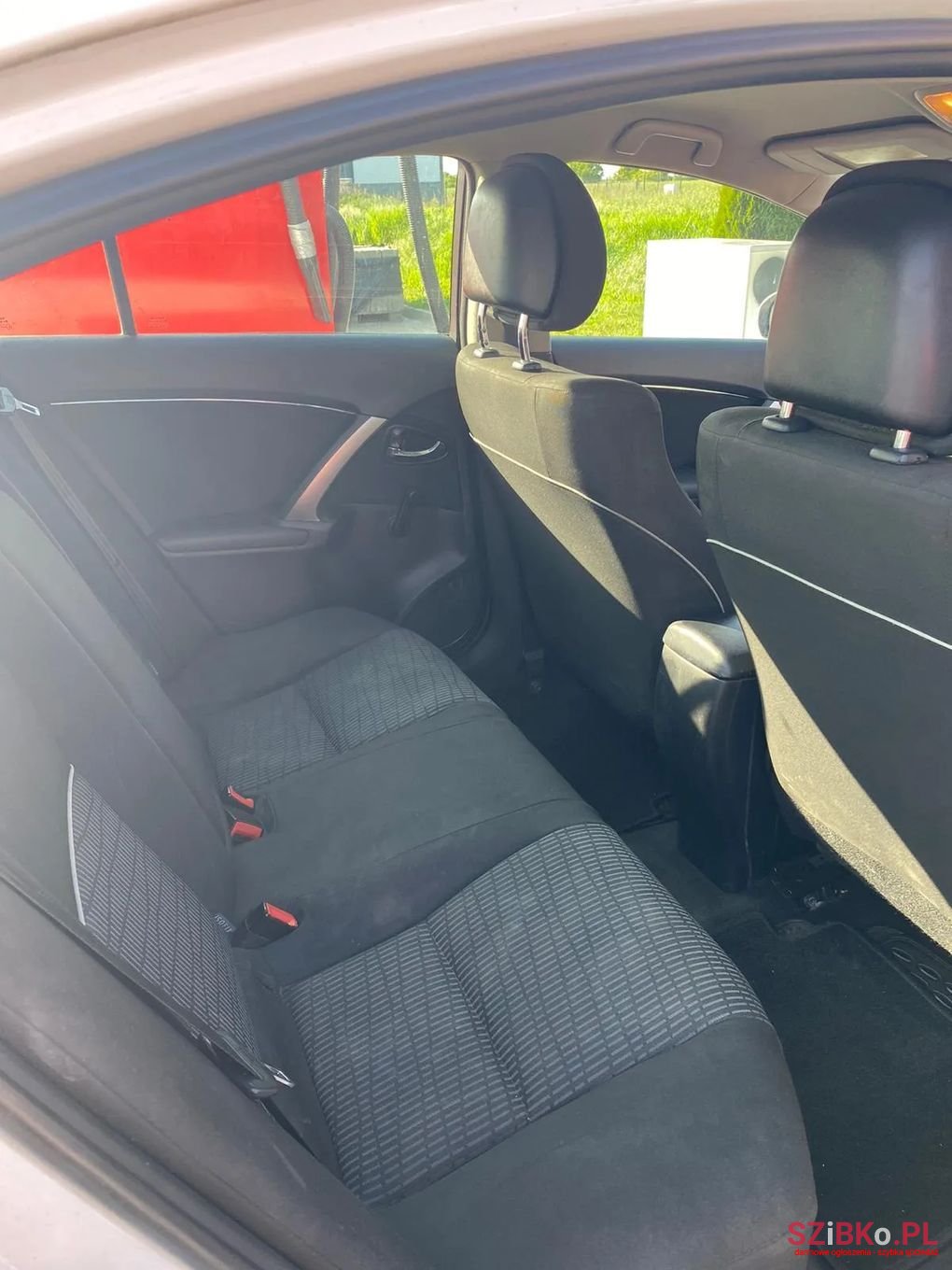 2011' Toyota Avensis photo #6