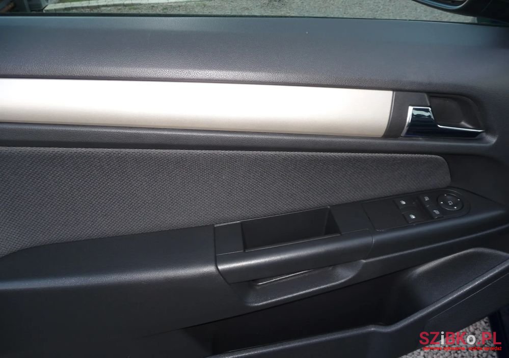 2007' Opel Astra 1.6 Design Edition photo #3