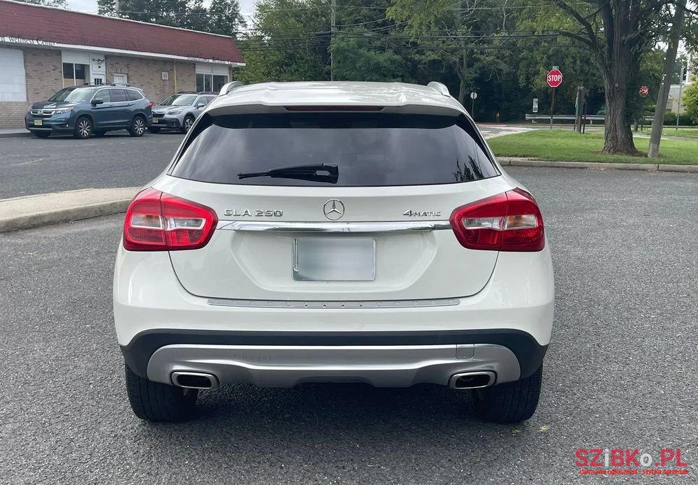 2015' Mercedes-Benz GLA 250 4-Matic photo #5