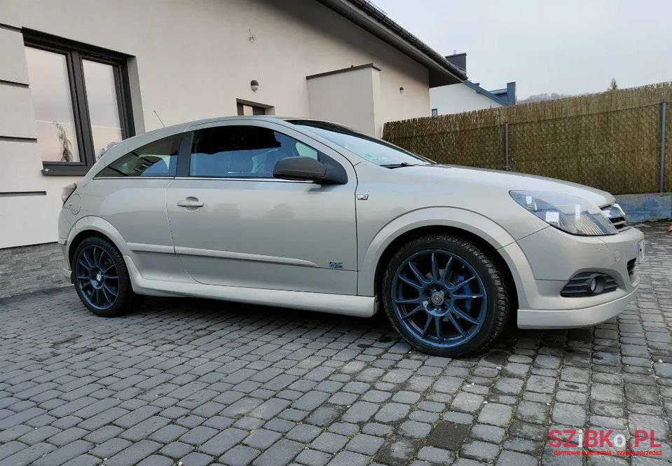 2005' Opel Astra photo #1