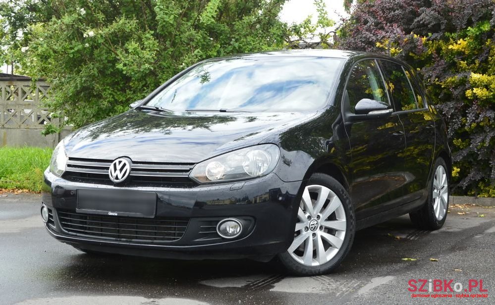 2010' Volkswagen Golf photo #2