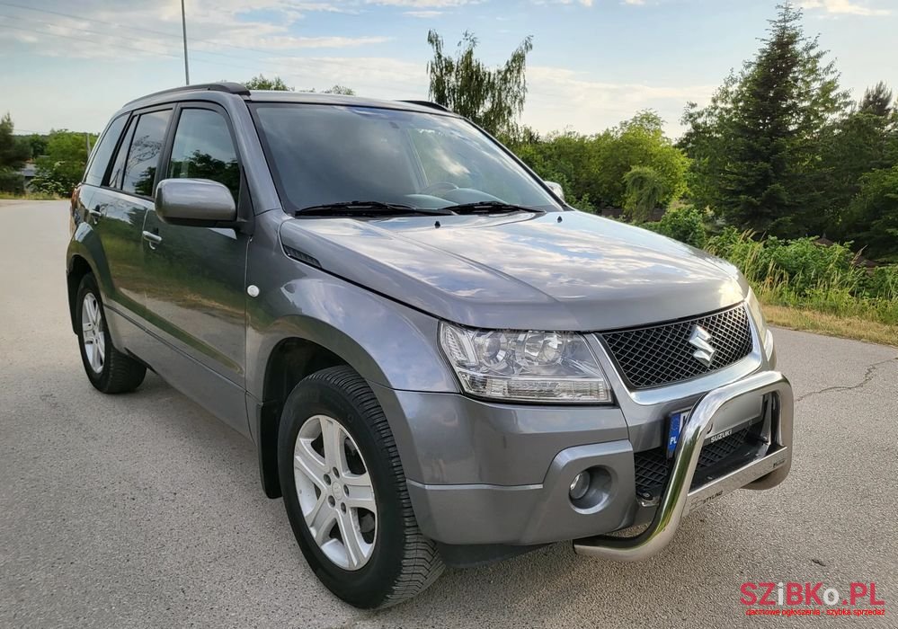 2005' Suzuki Grand Vitara 2.0 De Luxe photo #2