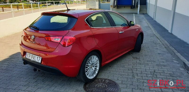 2012' Alfa Romeo Giulietta photo #5