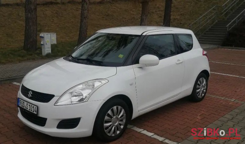 2011' Suzuki Swift photo #1