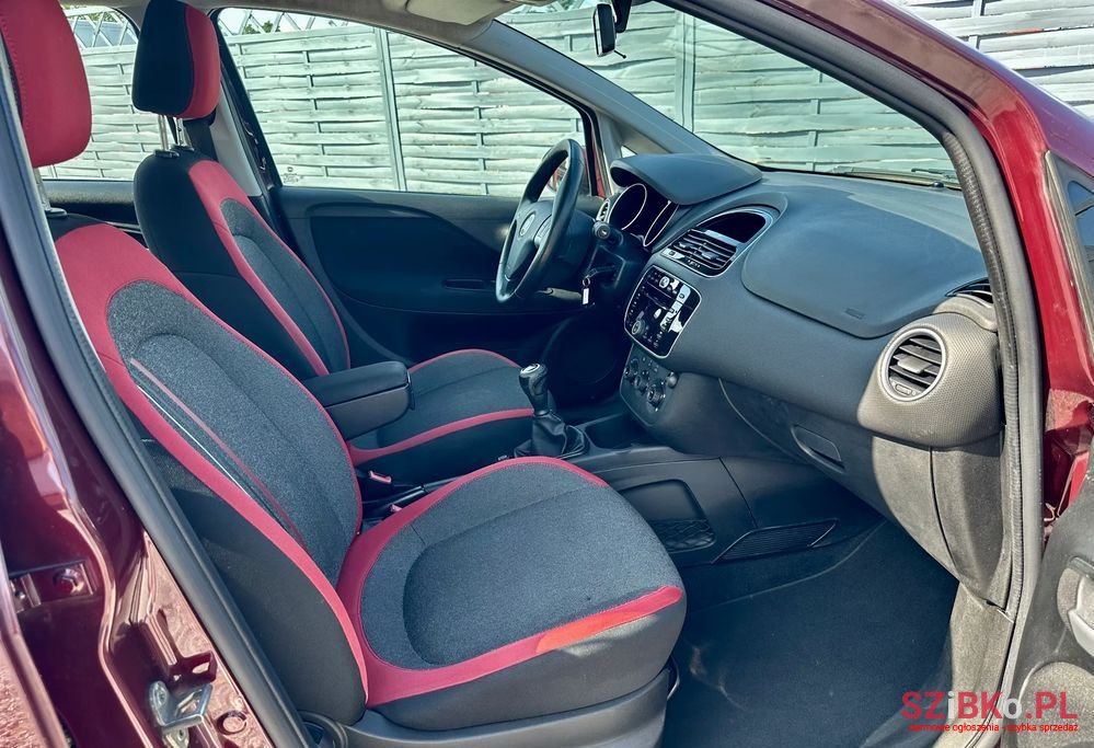 2012' Fiat Punto Evo photo #5