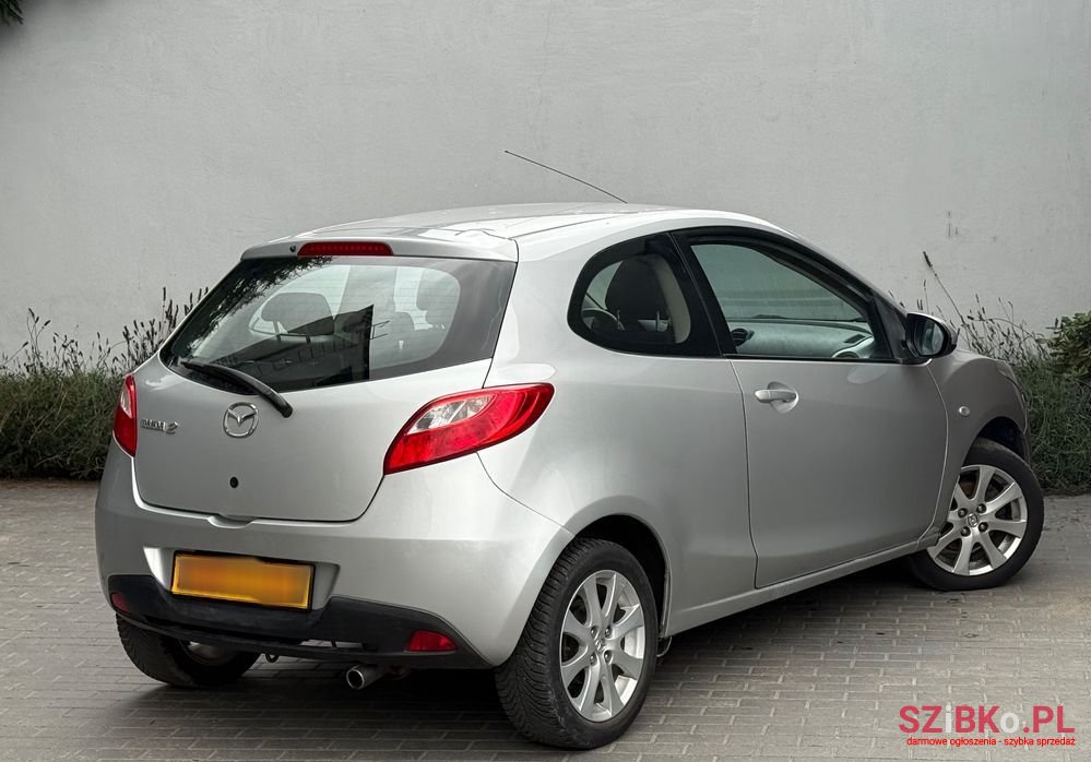 2009' Mazda 2 photo #3