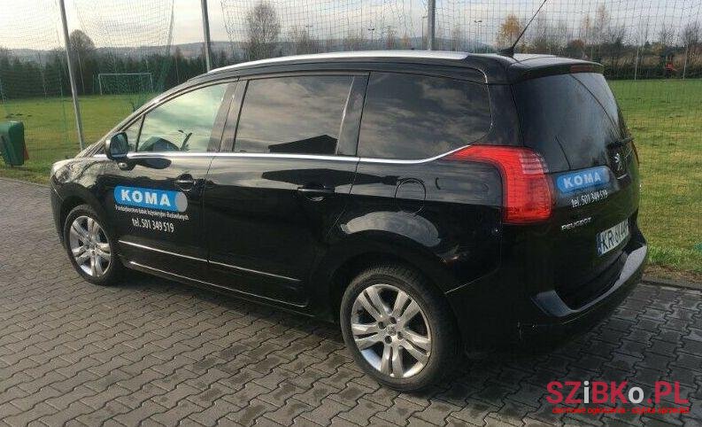 2010' Peugeot 5008 photo #1