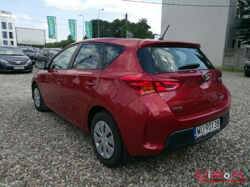 2013' Toyota Auris photo #4
