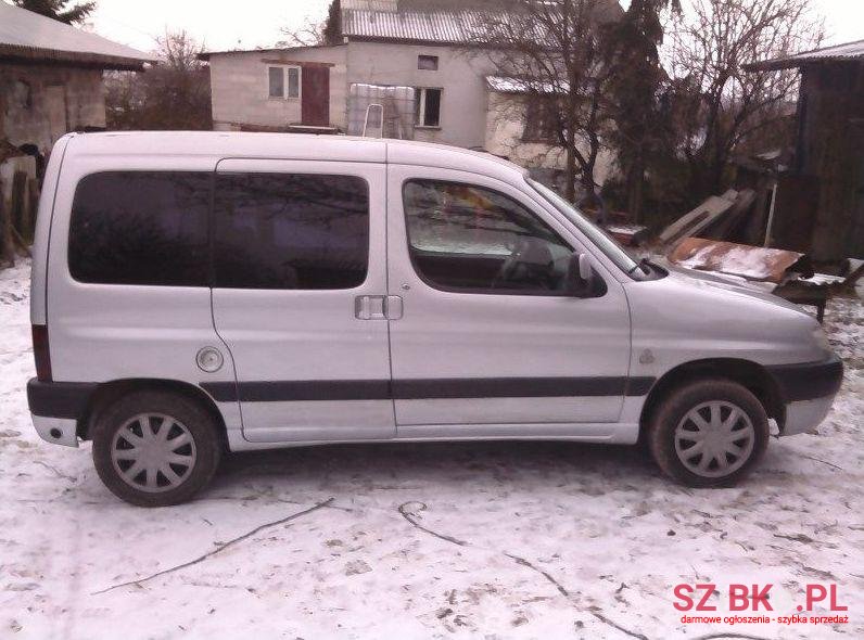 2002' Peugeot Partner photo #1