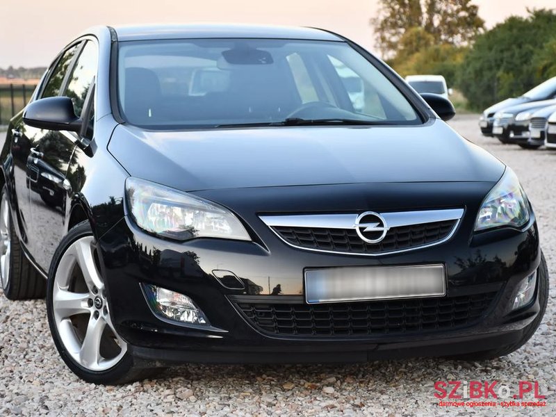 2010' Opel Astra 1.6 Sport photo #2