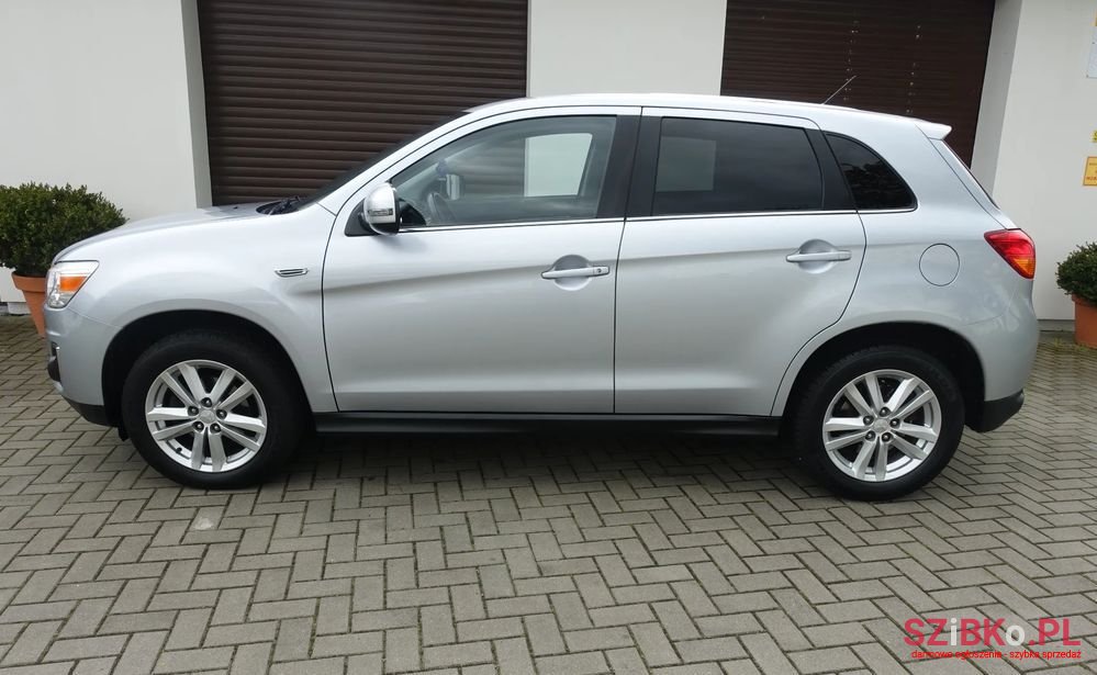 2014' Mitsubishi ASX photo #2