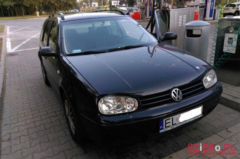 2002' Volkswagen Golf photo #1