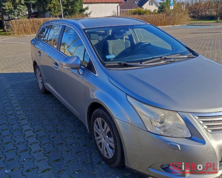 2010' Toyota Avensis 1.8 Sol Plus photo #2