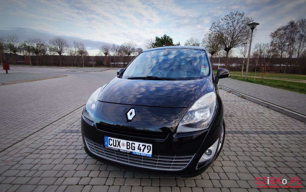 2009' Renault Scenic photo #2