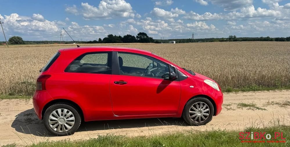 2007' Toyota Yaris 1.3 Luna photo #3