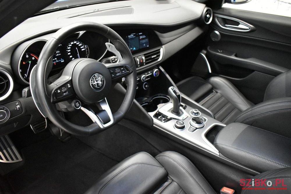 2021' Alfa Romeo Giulia photo #4