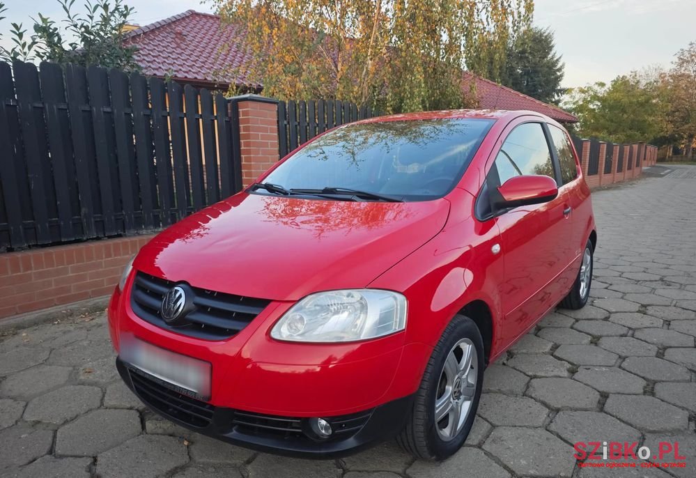 2010' Volkswagen Fox photo #1