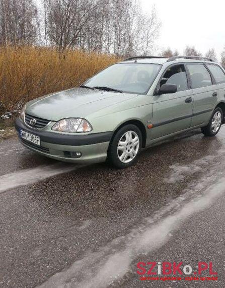 2001' Toyota Avensis photo #1