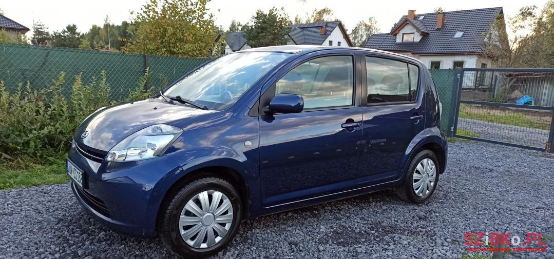 2005' Daihatsu Sirion photo #5