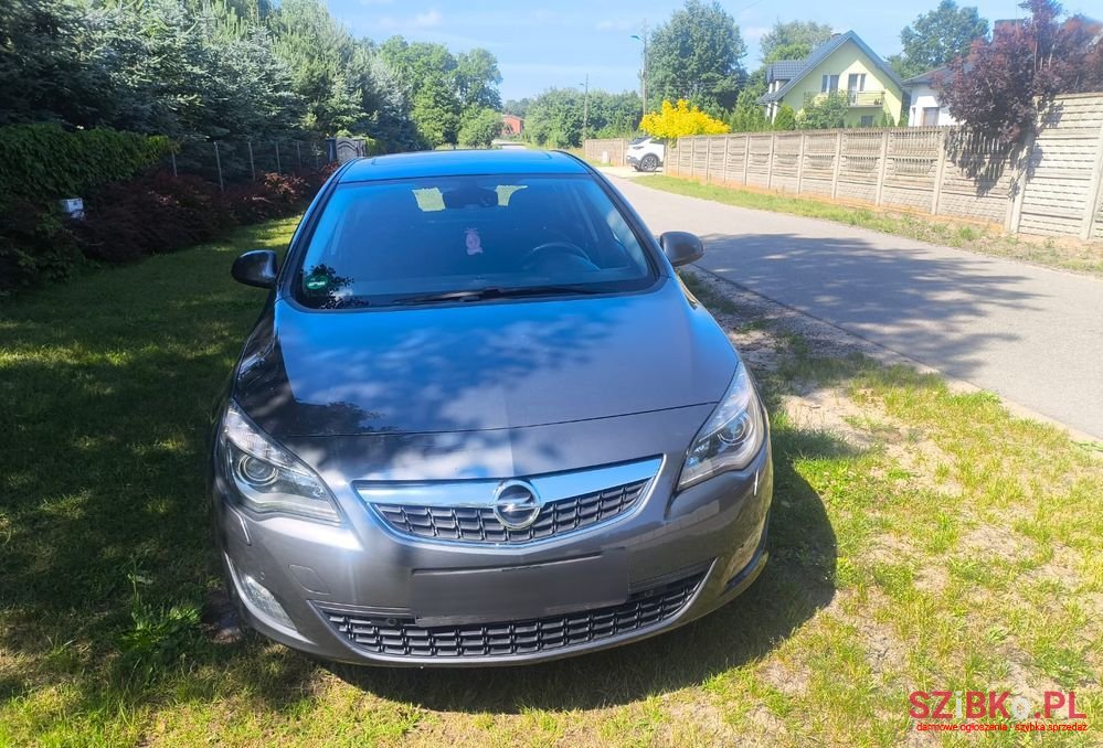 2010' Opel Astra 2.0 Cdti Dpf Cosmo photo #1