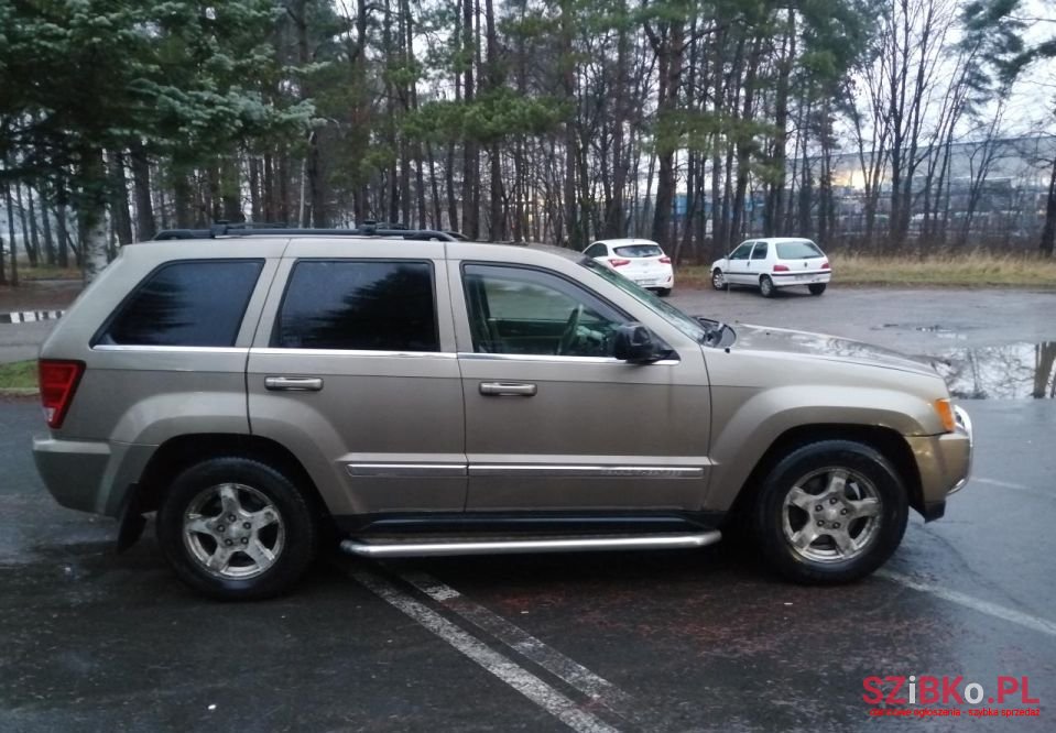 2007' Jeep Grand Cherokee photo #3