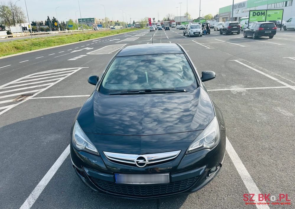 2011' Opel Astra photo #6