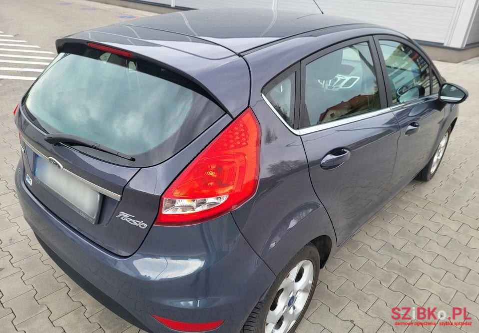 2011' Ford Fiesta photo #3