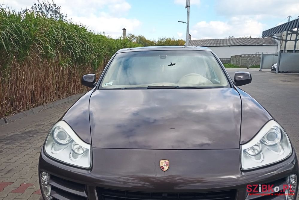 2008' Porsche Cayenne Standard photo #3